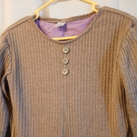 New Ribbed Knit Sweater Top XS Neutral Brown Scoop neck Long sleeve Wood buttons - Picture 3 of 9